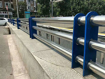 河道护栏 - 安平县万基筛网有限公司图片2