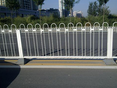 机非隔离栏 - 安平县万基筛网有限公司图片3